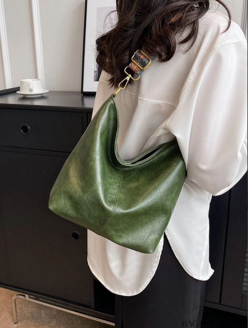 CHIC CROSSBODY HOBO VINTAGE LINE
