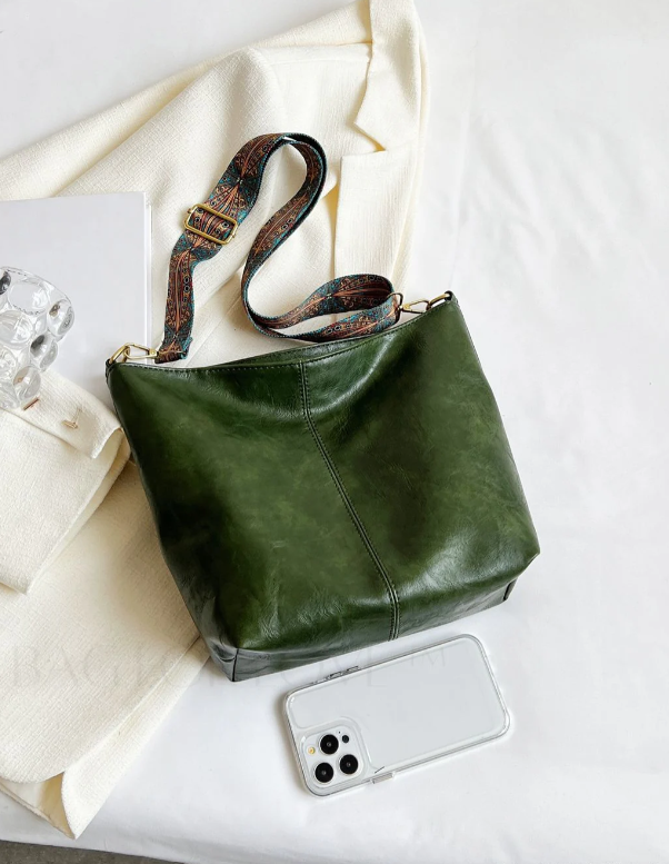CHIC CROSSBODY HOBO VINTAGE LINE